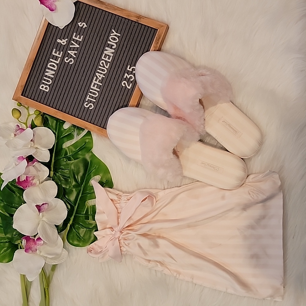 NWT Victoria's Secret Stripped Fur Slippers & Monogramed "V" storage bag! ♥️